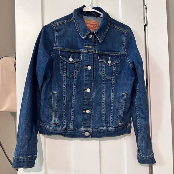 Woman’s Levi’s Blue jean jacket. Size Medium. Worn at most twice. - Picture 2 of 5